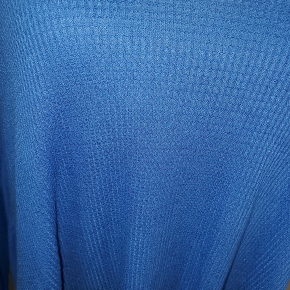 NWT Free People Cobalt Blue High Low Thermal with Thumb Holes Size Small - Picture 6 of 10